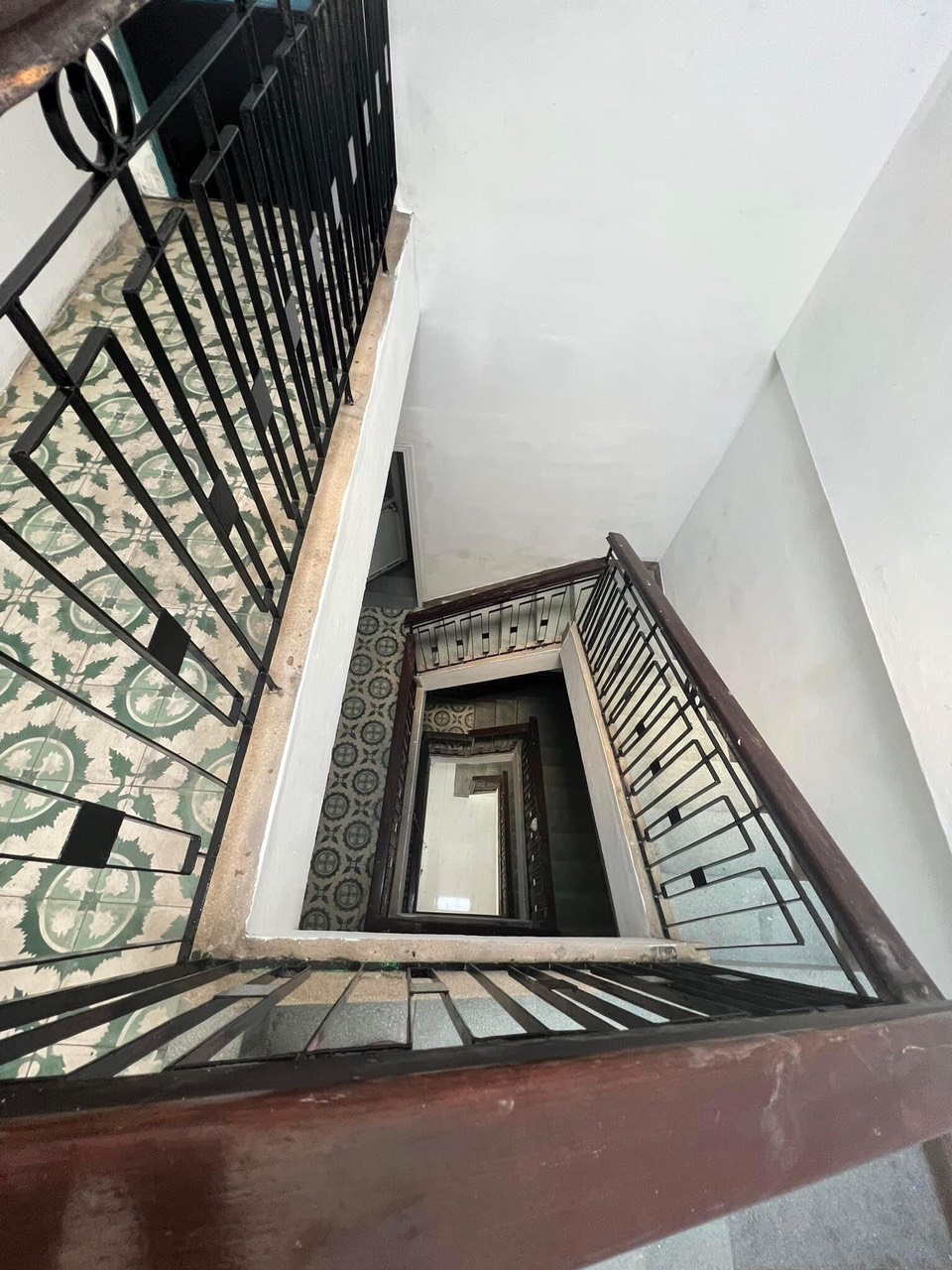 Cho thuê nhà nguyên căn MTĐ Đặng Văn Ngữ p13, quận Phú Nhuận.